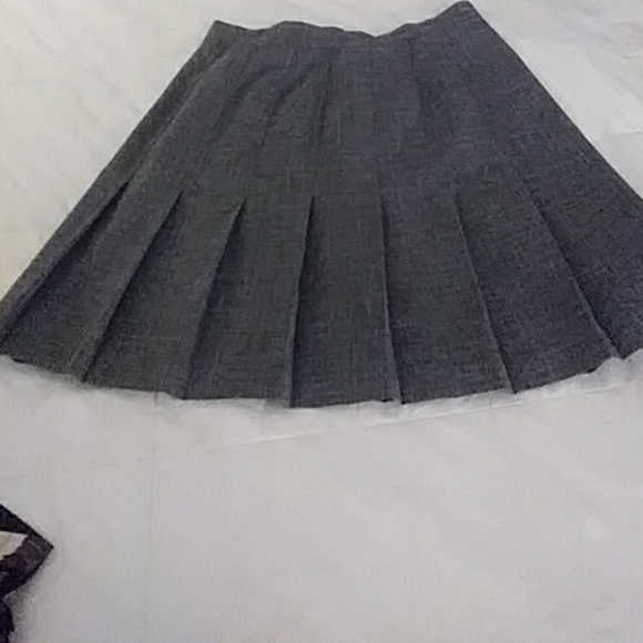 skirt - Picture 3 of 4